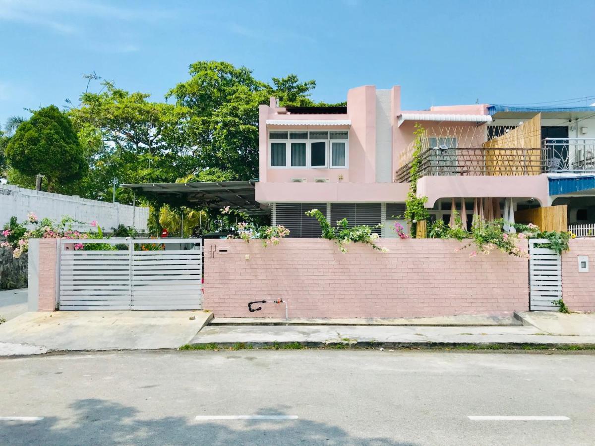 Smell rose beach garden Batu Feringgi Exterior foto