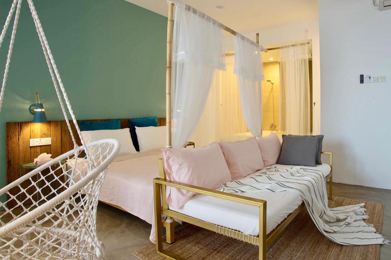 Smell rose beach garden Batu Feringgi Exterior foto
